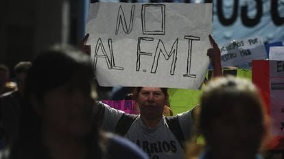 Protesto contra o FMI nesta terça-feira em Buenos Aires