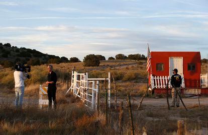 A polícia isolou parte da área de filmagem de 'Rust' no rancho Bonanza Creek, onde ocorreu a tragédia.
