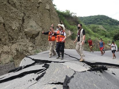 O presidente do Peru, Pedro Castillo, visita as áreas mais afetadas pelo terremoto.