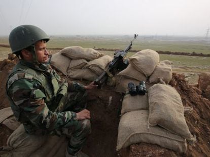 Militar curdo nas proximidades de Mossul.
