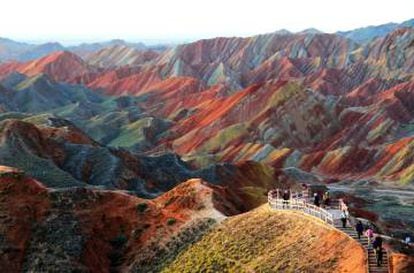 Montanhas de cores no geoparque de Danxia, em Gansu (China).
