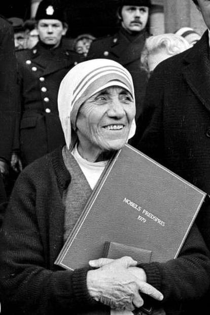 A madre Teresa de Calcutá em 12 de dezembro de 1979, ao receber o Prêmio Nobel da Paz, em Oslo, na Noruega.