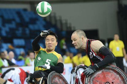 Evento-teste no RJ com seleções de rugby em cadeira de rodas.