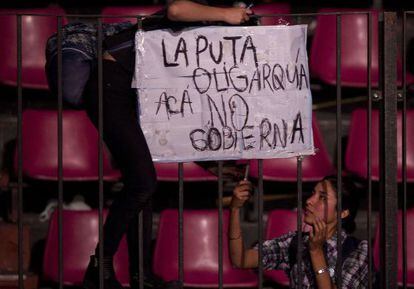Eleitores de Daniel Scioli no dia das eleições.