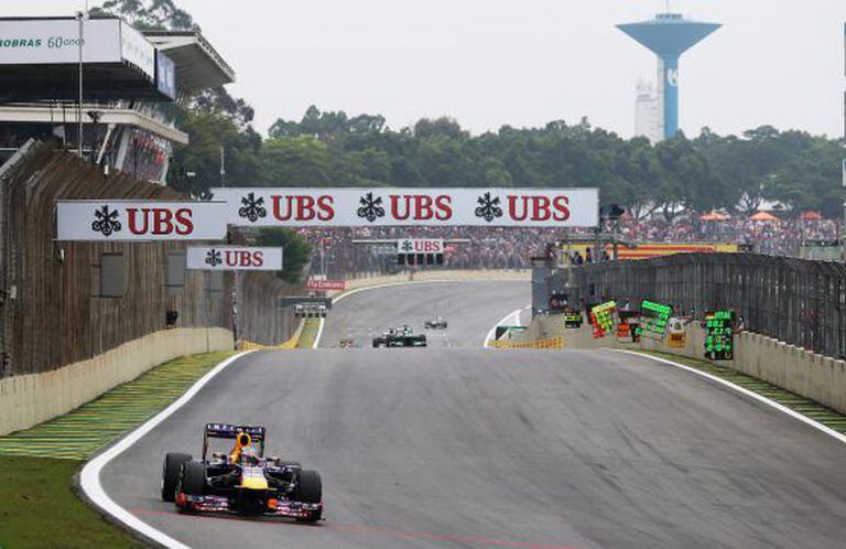 Vettel lidera a prova em Interlagos.