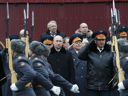 Putin preside um desfile militar no Kremlin em fevereiro.