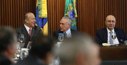 Presidente Michel Temer ao lado de Eliseu Padilha e Henrique Meirelles.
