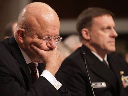 O Diretor de Inteligência Nacional, James Clapper (e) e o da NSA, Mike Rogers
