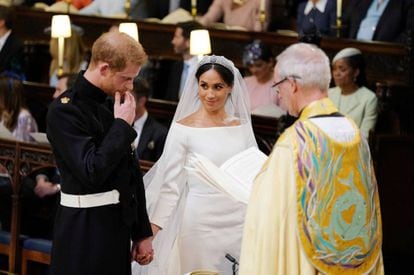 Harry e Meghan, muito emocionados durante a cerimônia.