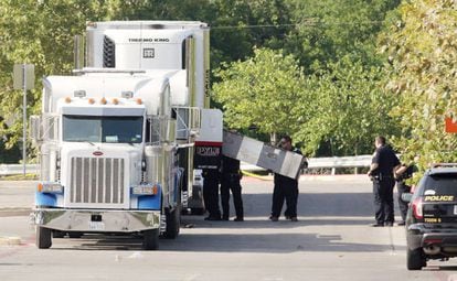 O caminhão que transportava os imigrantes ilegais