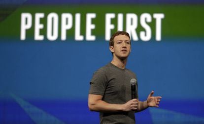 Mark Zuckerberg em uma conferência do Facebook em abril.
