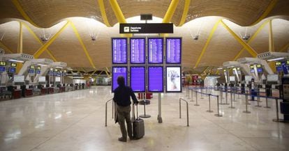 Interior do terminal 4 do aeroporto de Barajas, em Madri.