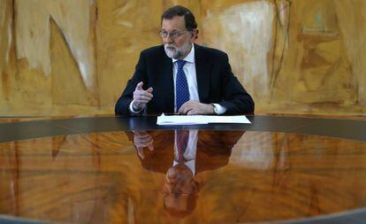 Mariano Rajoy, durante a entrevista no Palácio de La Moncloa.