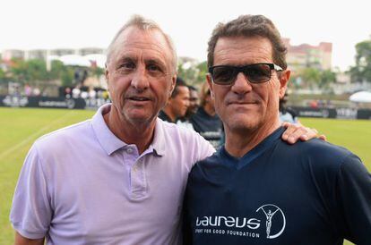 Cruyff, com o técnico Fabio Capello em Kuala Lumpur.