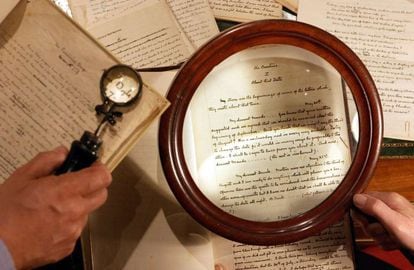 Manuscritos de Arthur Conan Doyle exibidos na casa de leilões Christie’s, em Londres.