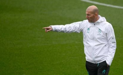 Zidane durante o último treino do Real Madrid antes do jogo da Copa do Rei contra o Numancia.