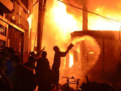 Incêndio na capital de Bangladesh deixa ao menos 70 mortos