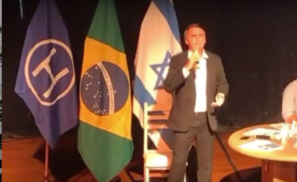 Bolsonaro durante palestra no clube Hebraica Rio, em abril de 2017.