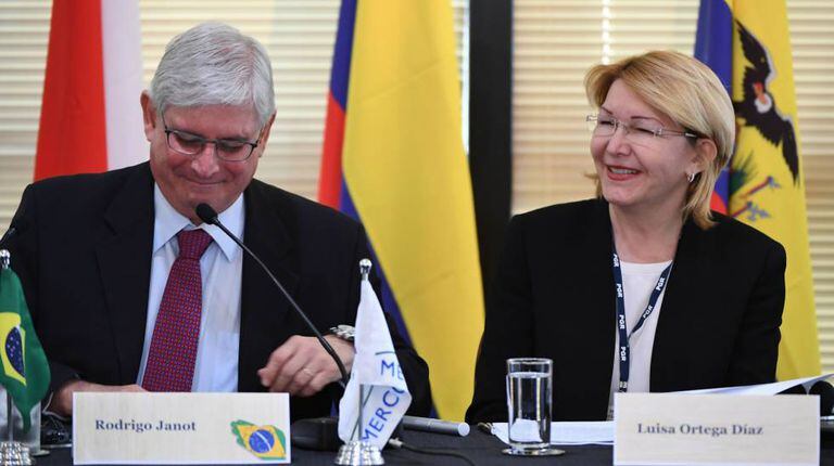 Luisa Ortega e o procurador-geral, Rodrigo Janot, concedem entrevista coletiva em Brasília