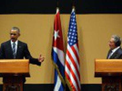 Em coletiva de imprensa junto a Raúl Castro, Obama pede mais democracia