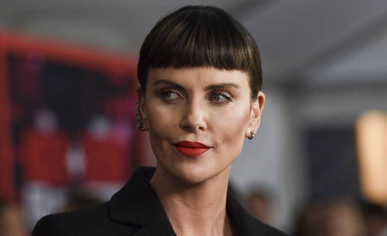 A atriz Charlize Theron.