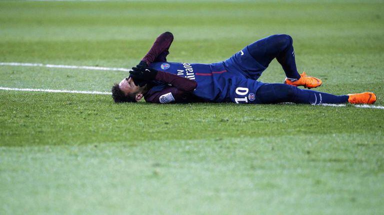 Neymar, no domingo após a lesão