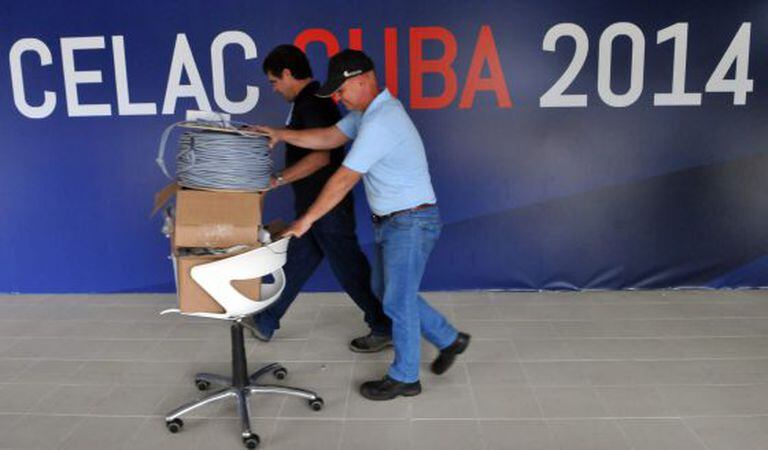 Desmontagem da sede da cúpula da CELAC.