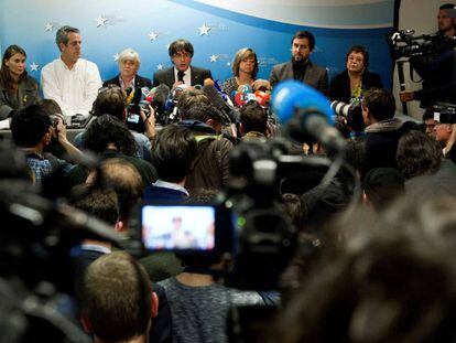 Carles Puigdemont com ex-conselheiros