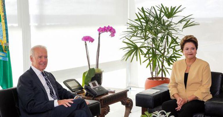 Biden e Rousseff durante o encontro em Brasília.