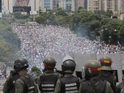 O monumento foi destruído durante um protesto estudantil contra o presidente Nicolás Maduro