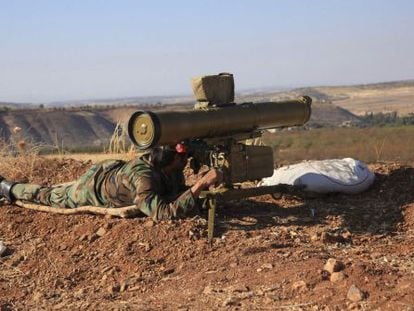 Um soldado do Exército sírio, em Hama.