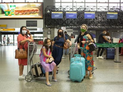 Luziana Santana (à direita) viajou de São Paulo para Aracaju, juntou com a filha e duas irmãs, para passar as férias com a mãe.