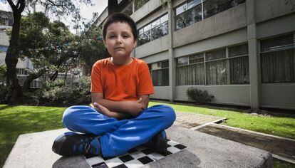 Carlos Santamaría, de apenas nove anos, na UNAM.
