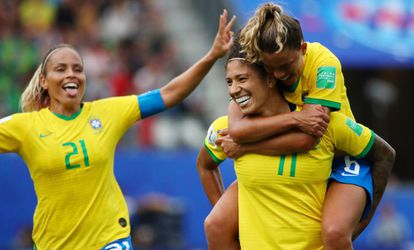 Cristiane marcou três gols para o Brasil na estreia.