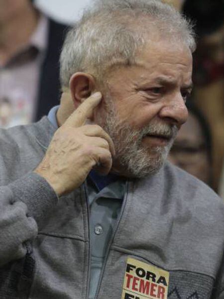 Lula participa de ato contra propostas de reforma trabalhista.