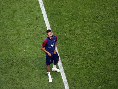 Neymar durante o treino em Lisboa.