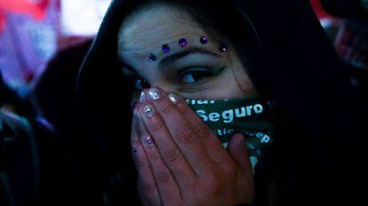 Defensora do aborto legal na manifestação de 8 de agosto em Buenos Aires