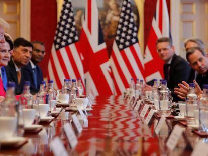 Encontro do presidente dos EUA, Donald Trump, com a primeira-ministra Theresa May e um grupo de empresários nesta terça-feira em Londres. No vídeo, coletiva de imprensa de May e Trump.