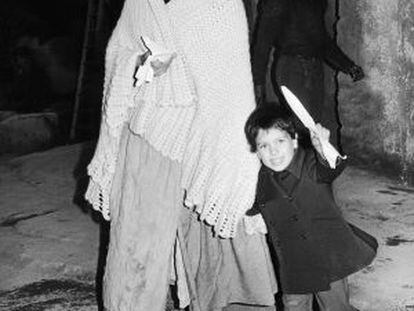 Sophia Loren com Carlo Jr. no cenário de 'O Homem de la Mancha' (1972).