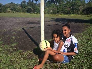 Ana Paula e a filha Laura: “mãe solo” promete incentivar a filha caso ela queira trilhar o mesmo caminho no futebol.
