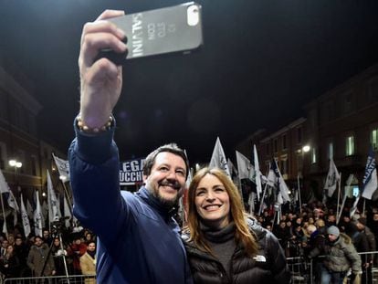 Matteo Salvini com a candidata da Ligaem Emilia Romana, Lucia Borgonzoni.