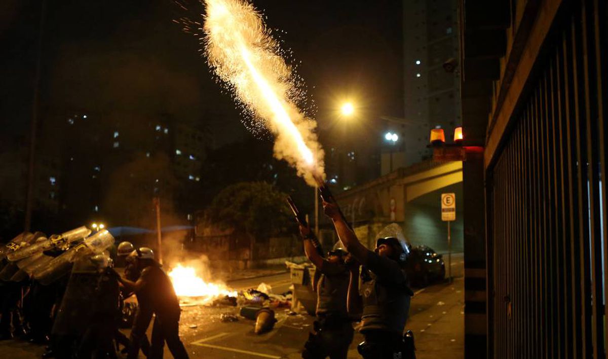 Pelo Quarto Dia Manifestantes Vão às Ruas Contra Temer Em Sp E Pm Usa Bomba Para Dispersar 