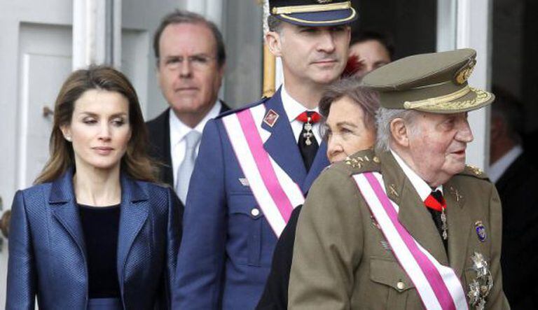 Dona Letizia, o príncipe Felipe e os Reis na Páscoa Militar.