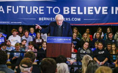 Bernie Sanders durante um evento de campanha em Iowa.