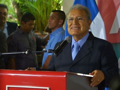 O candidato da FMLN, Sánchez Cerén, nesta quinta-feira em San Salvador.