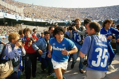Maradona, durante sua etapa no Napoli, em uma fotografia do documentário.