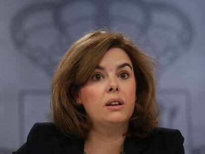 Soraya Saénz de Santamaría após o Conselho de Ministros.