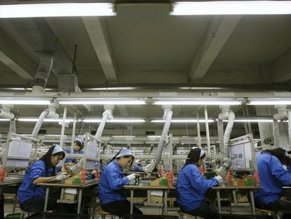 Trabalhadoras em uma fábrica de Shenzhen. BOBBY YIP REUTERS