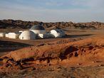 Uma base espacial educativa foi aberta ao público nesta semana em um lugar remoto no deserto de Gobi, na China, com o objetivo de explicar a seus visitantes como seria a vida no planeta vermelho. Na imagem, visão geral da 'Base Mars 1' no deserto de Gobi.