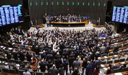 Deputados votam MP dos Portos, em maio de 2013.